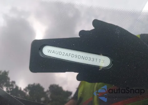 2013 Audi S8 4.0T z USA, uszkodzony, nr VIN WAUD2AFD9DN033113